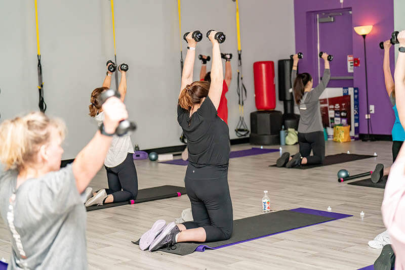 Fitness Class lifting dumbells at Perfect Fitness